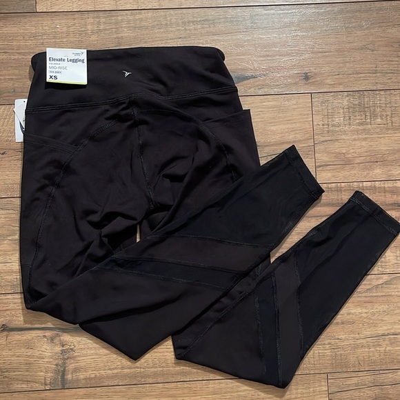 NWT Old Navy Active Elevate Legging Mid-Rise XS Black - Picture 3 of 4